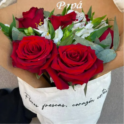 Bolsa de 6 rosas importadas con frase personalizada